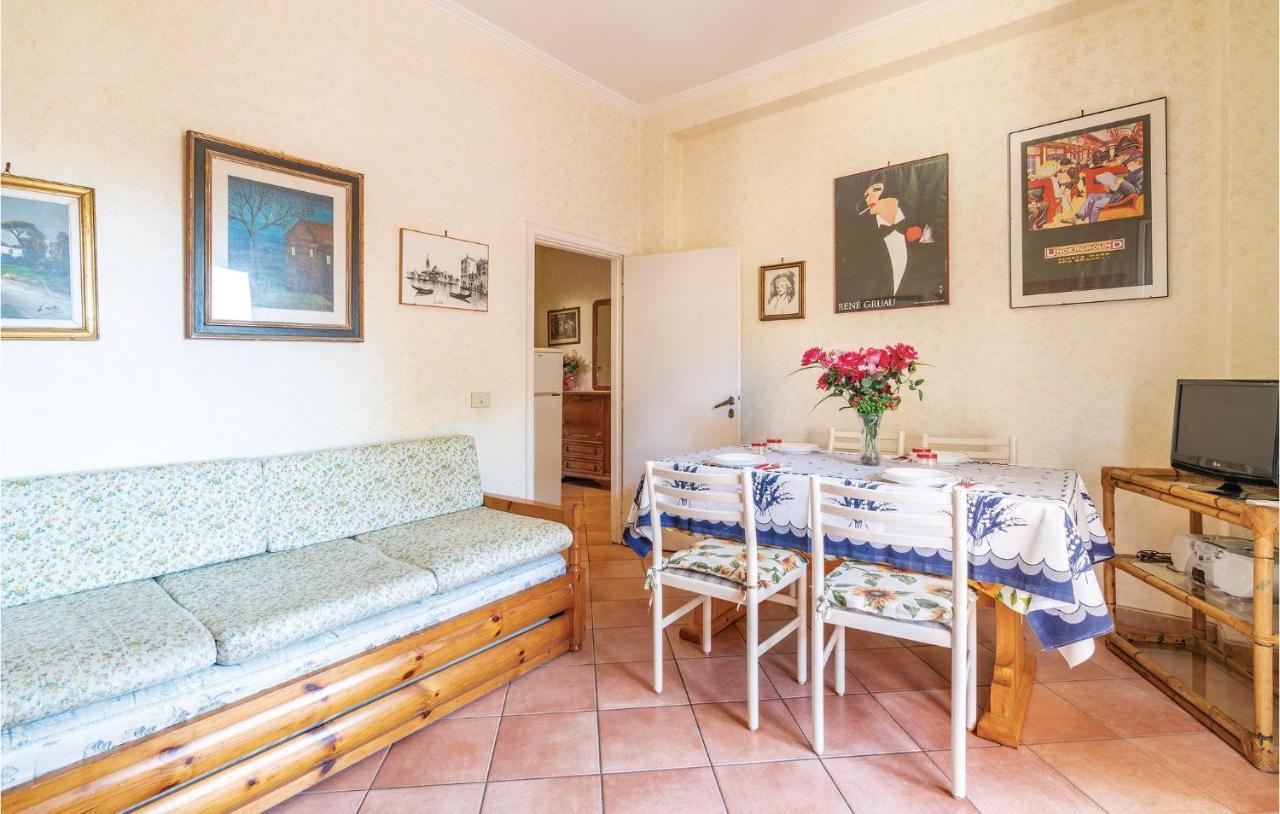 Gorgeous Apartment In Ladispoli Rm With Wifi Extérieur photo