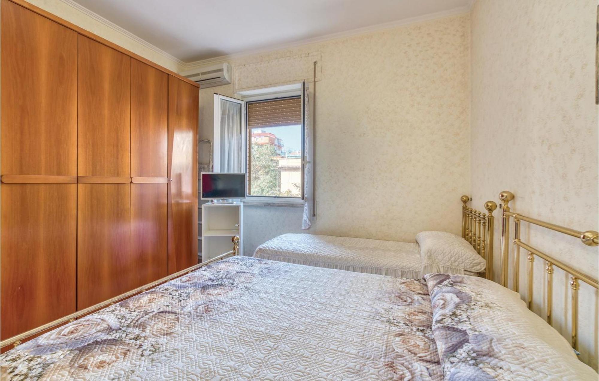 Gorgeous Apartment In Ladispoli Rm With Wifi Extérieur photo