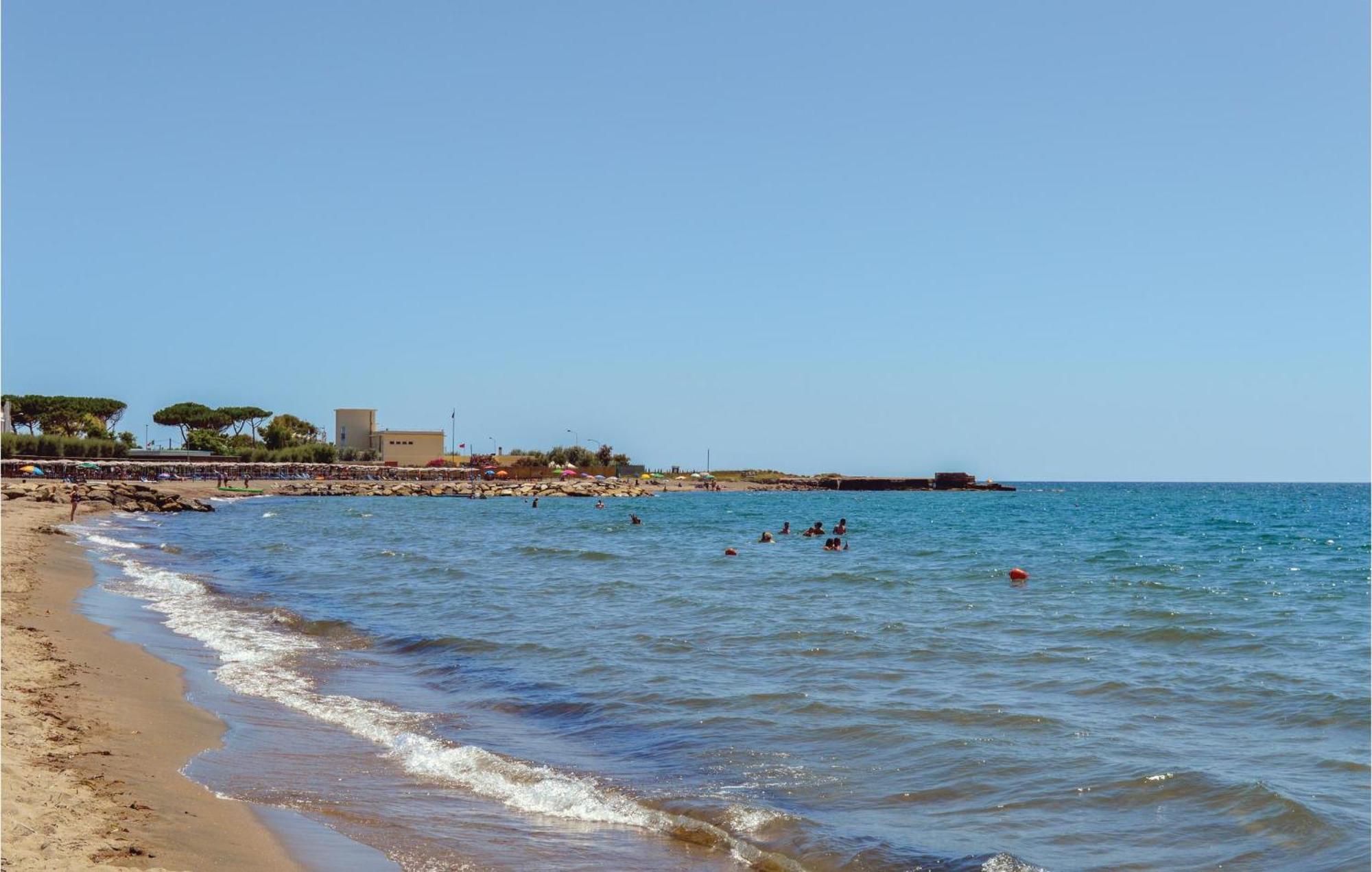 Gorgeous Apartment In Ladispoli Rm With Wifi Extérieur photo
